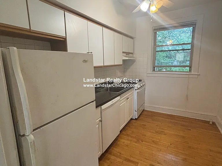 828 Reba Pl #3S — Photo 3