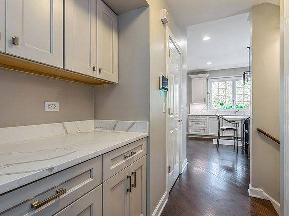 4th image of 354 Baltimore Dr