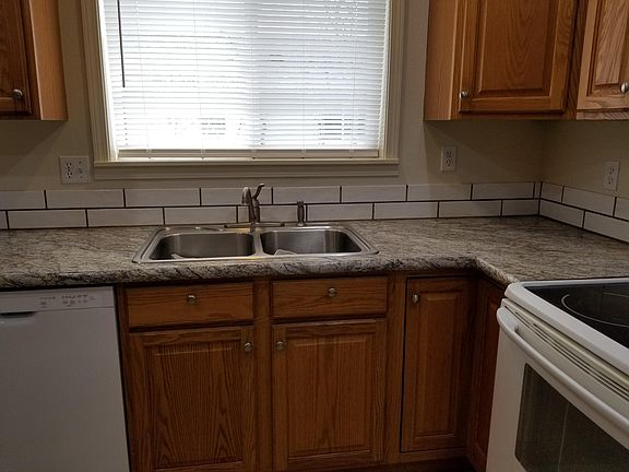 4th image of 300 S 11th St