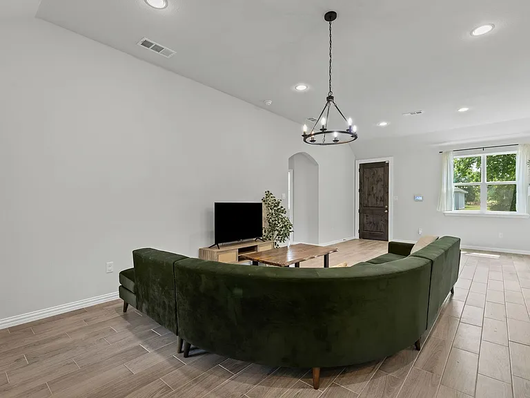 6111 Collins Ct — Photo 4