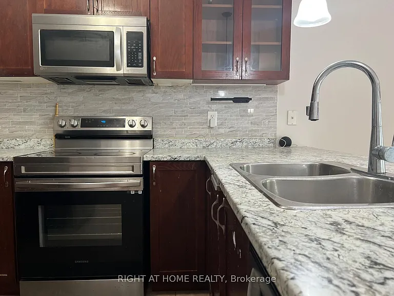 39 Golden Iris Cres — Photo 20