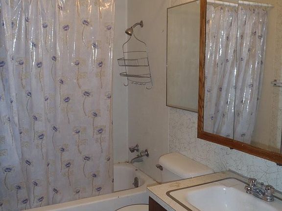 5th image of 304 S 3rd St W APT 301