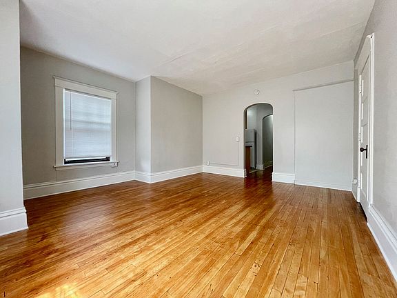 3rd image of 231 Lyon St NE #4