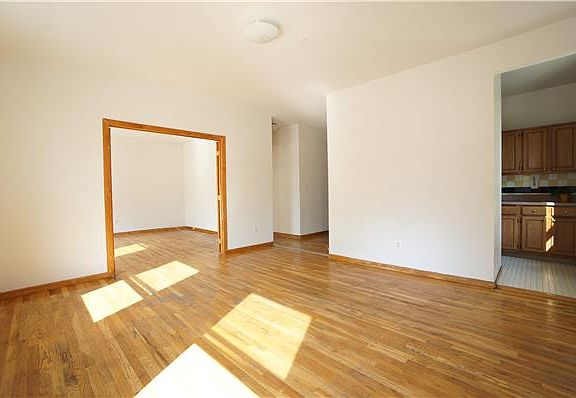 4th image of 200 W 112th St APT 2D