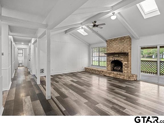 5th image of 639 Woodbine Dr