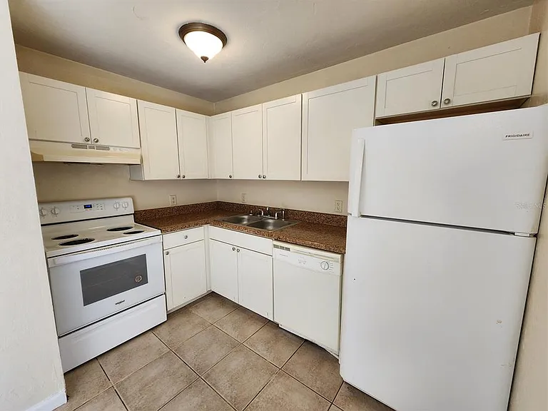 2529 NW 62nd Pl — Photo 8