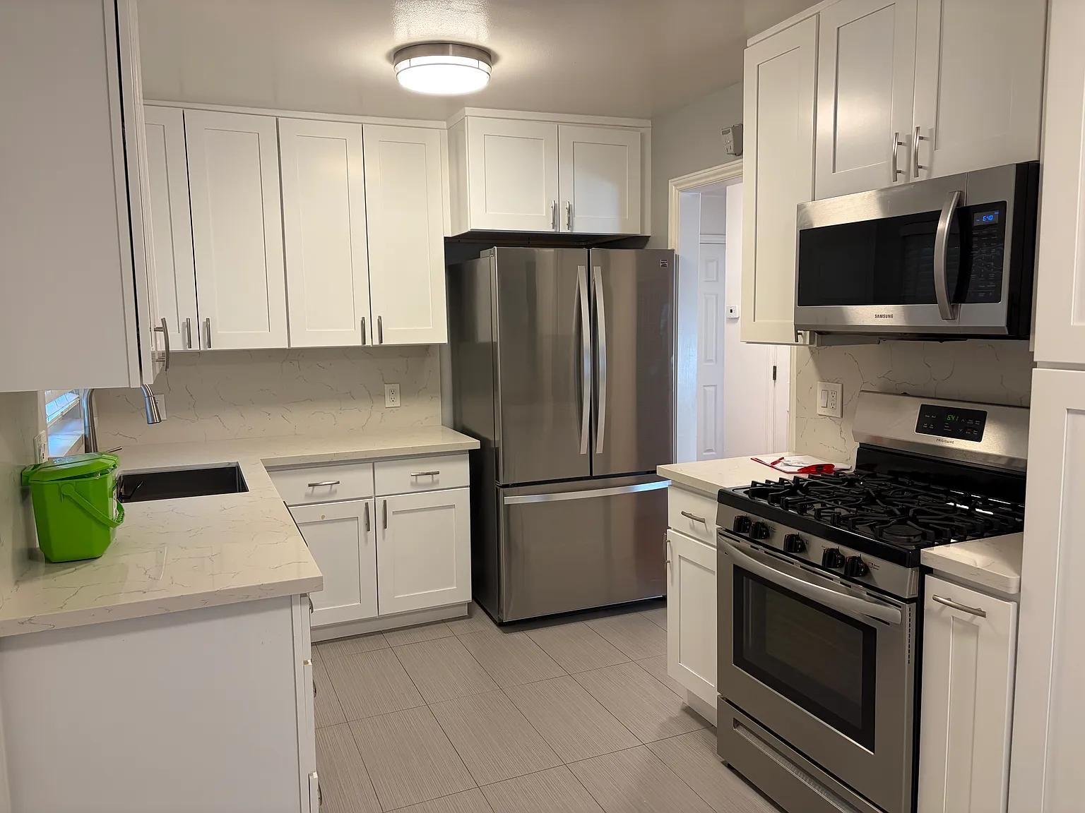 3 bed, 1100 sqft, $3,300 — Photo 3