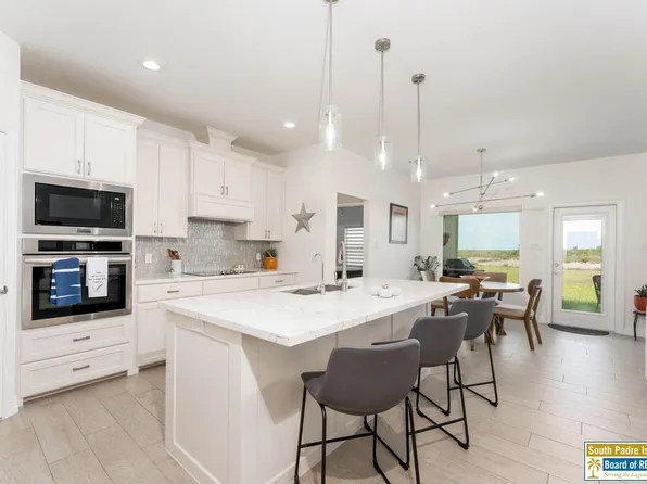 136 Torrey Pines Rd, Laguna Vista, TX 78578