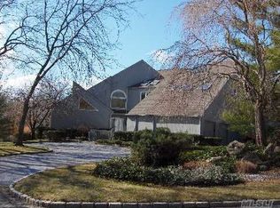 1 Winged Foot Dr, Medford, NY 11763
