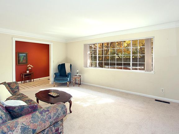 2nd image of 804 Lockewood Ln