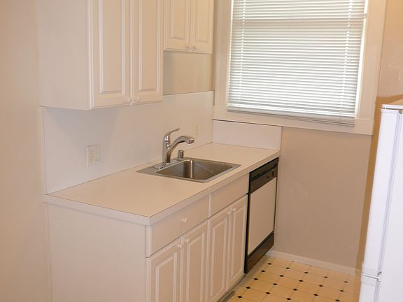2nd image of 1555 Greenwich St APT 8