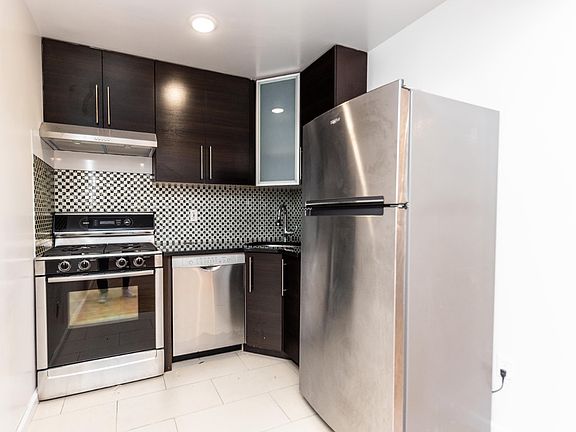 4th image of 161 Jefferson St APT 2B