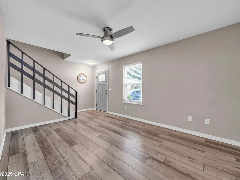 121 Hampton Dr — Photo 6