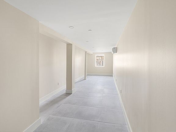 5th image of 320 Eckford St