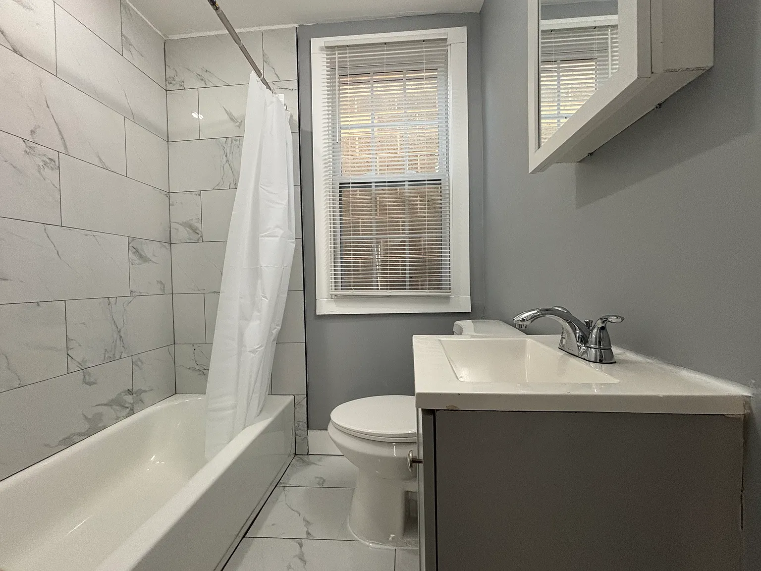4 bed, 1000 sqft, $1,995 — Photo 4