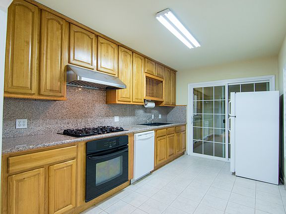 4th image of 670 Laurette Pl