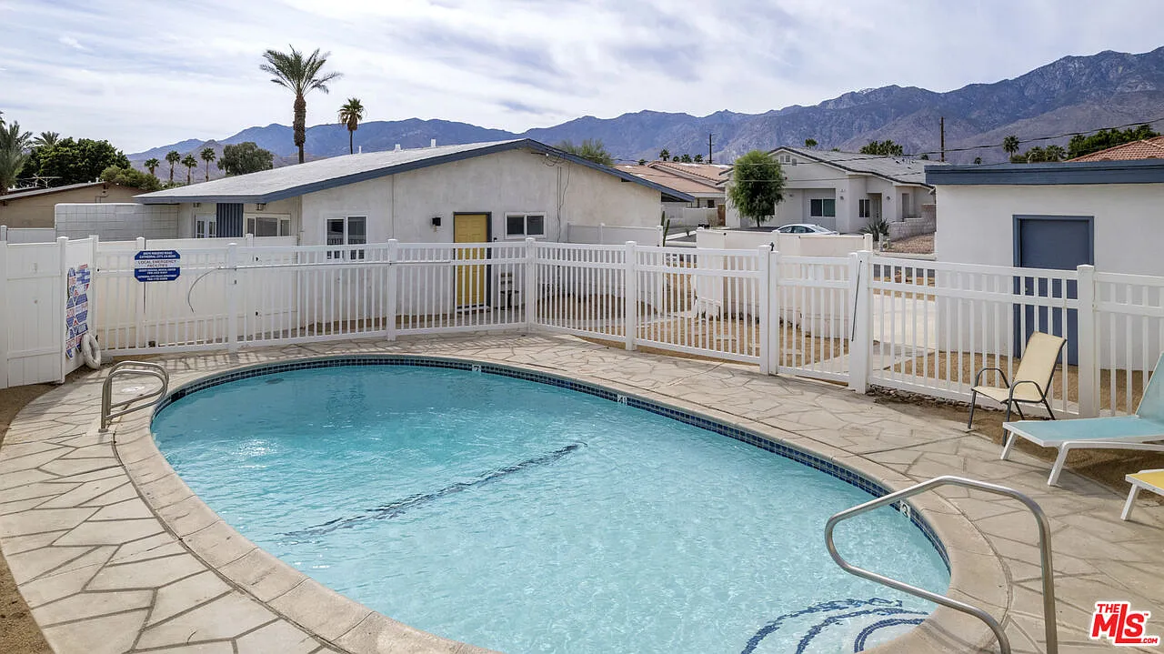 2 bed, 1.0 bath, 800 sqft, $2,200 — Photo 4