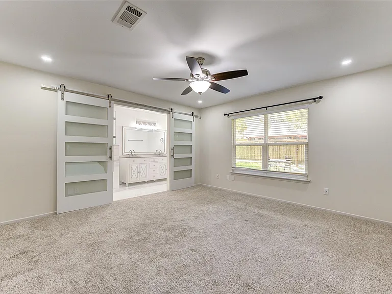 2114 River Village Dr — Photo 30