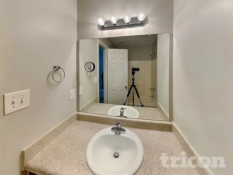 101 Halehaven Dr — Photo 8
