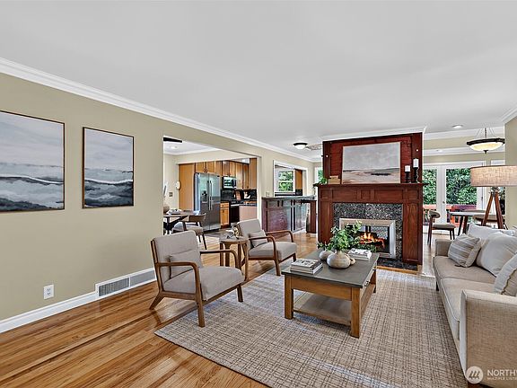 3rd image of 18973 8th Avenue SW