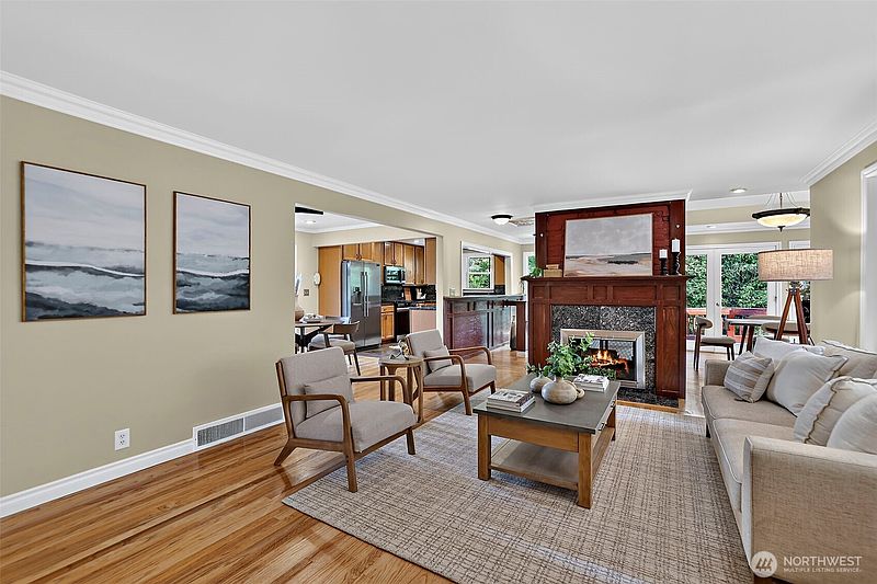 3rd image of 18973 8th Avenue SW