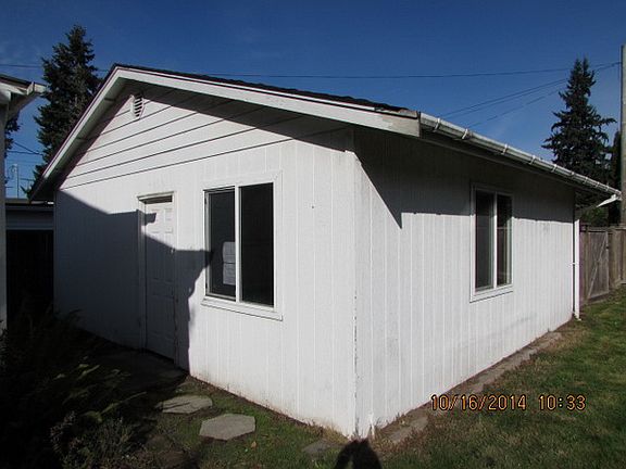 3rd image of 601 3rd Ave NE