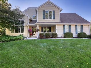 W241N7359 S Woodsview Dr, Sussex, WI 53089