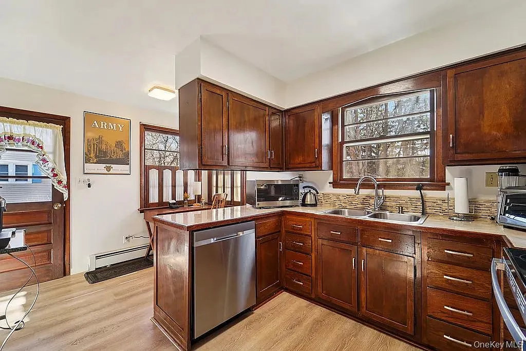 3 bed, 2.0 bath, 1557 sqft, $2,500 — Photo 3