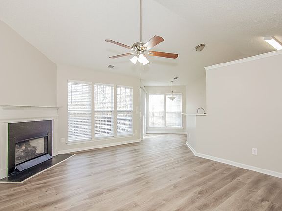 4th image of 105 Silverleaf Rd