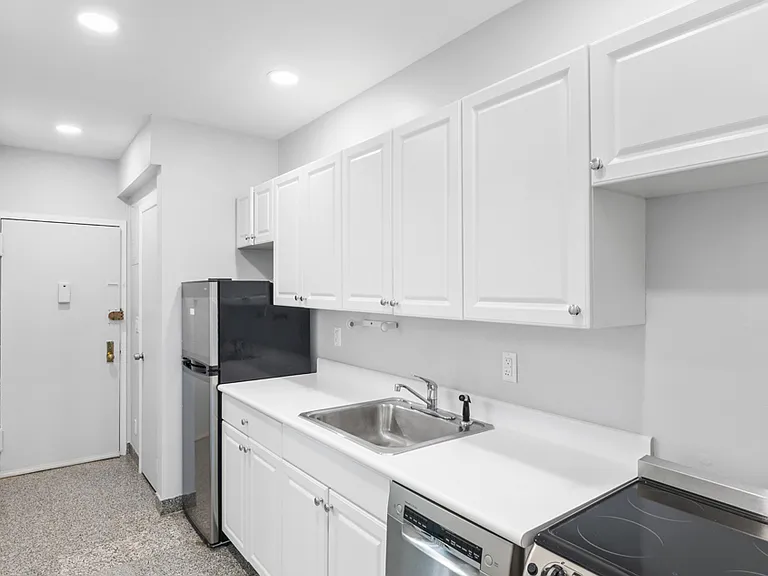 577 2nd Ave #26 — Photo 6