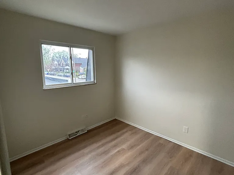 370-376 Woodland Ave #370-376 — Photo 7