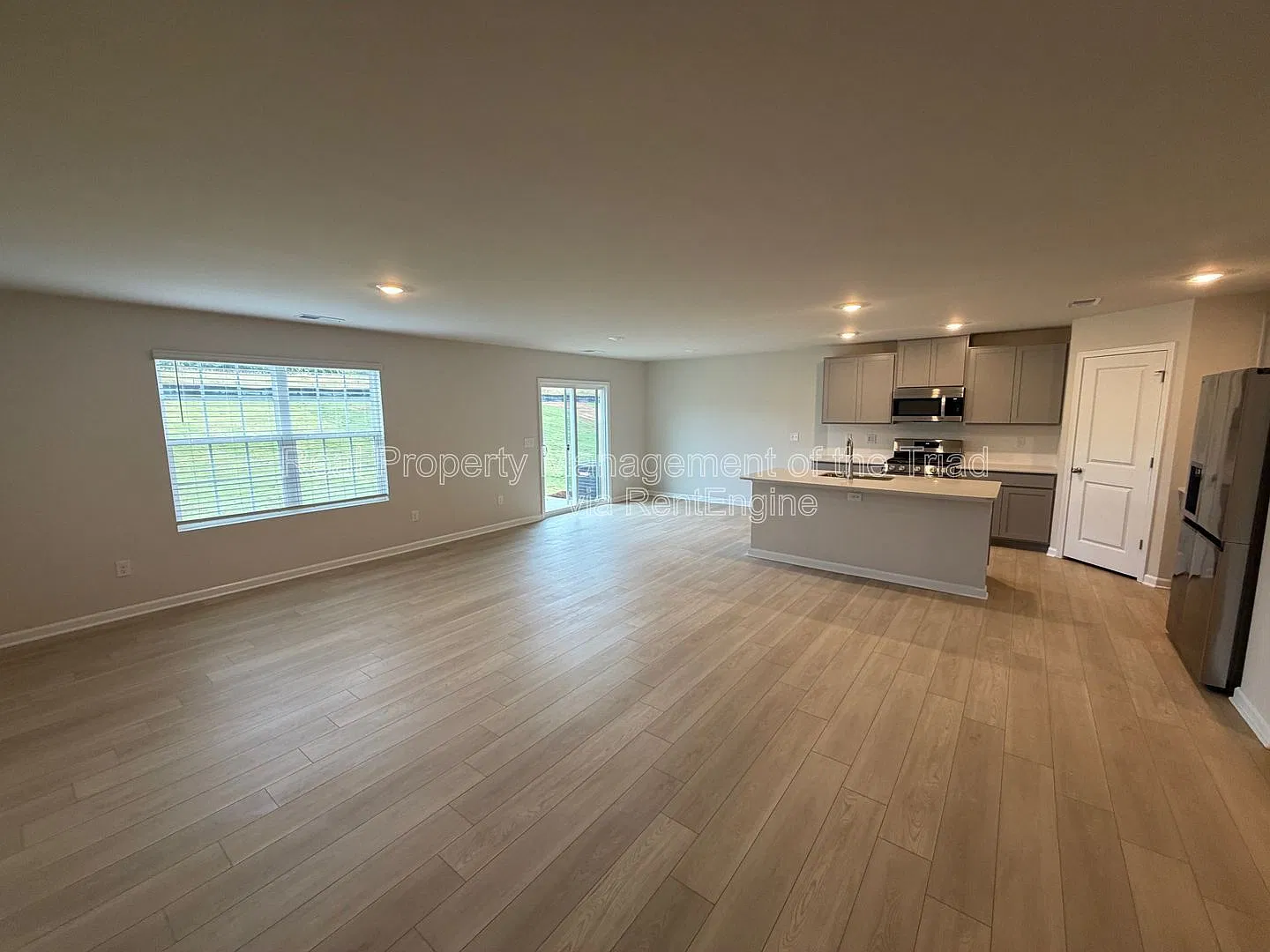 3 bed, 2.0 bath, 1532 sqft, $1,895 — Photo 2