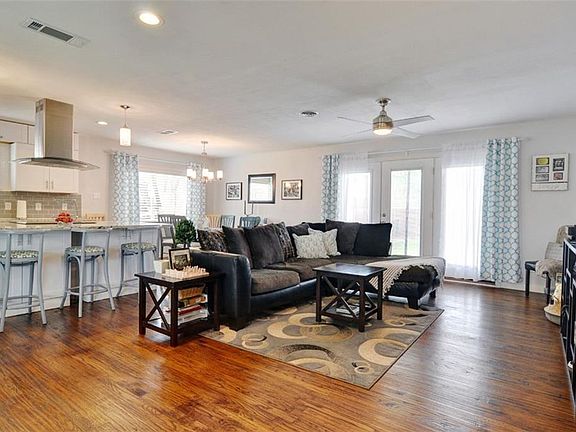 3rd image of 1813 Puritan Dr