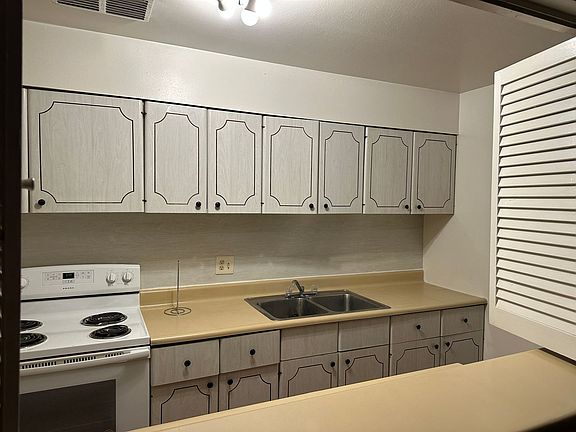 4th image of 28 Southwoods Ave #34
