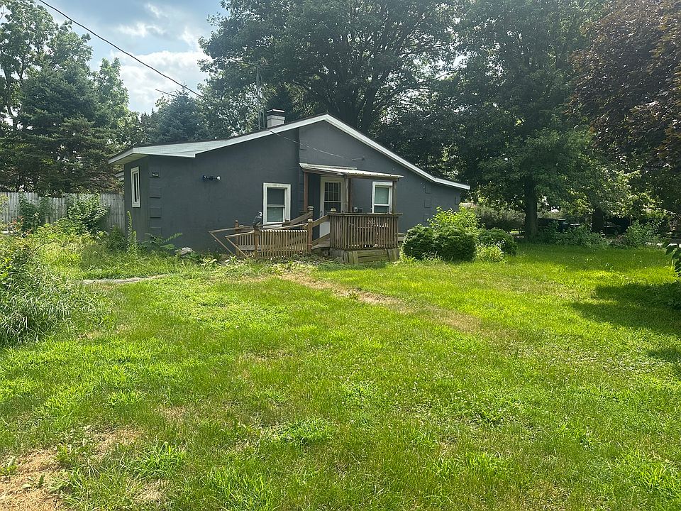 1st image of 202 E North St