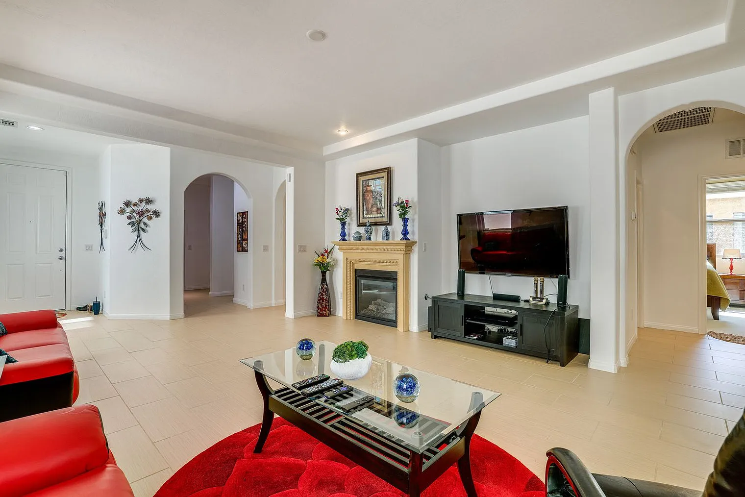 3 bed, 2.0 bath, 1840 sqft, $3,161 — Photo 4