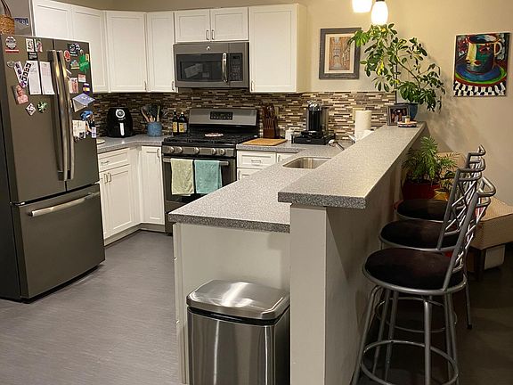 2nd image of 208 W Water St APT 213