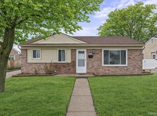 30684 Gladys Ave, Westland, MI 48185