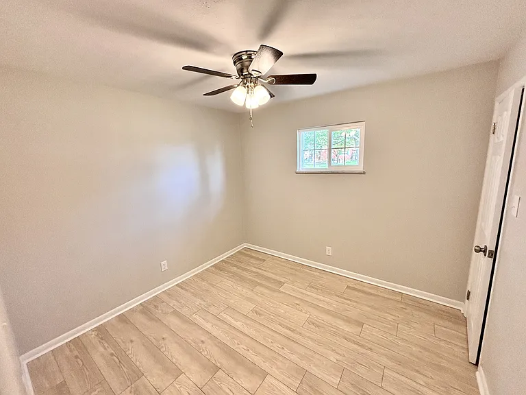 120 Willow Dr — Photo 12