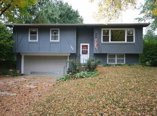 168 Country Club Rd, Williamsburg, IA 52361