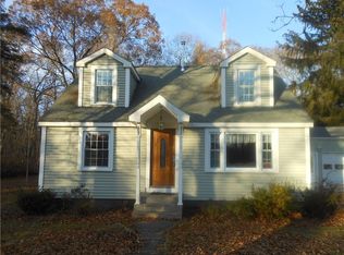 1049 Hartford Pike, Scituate, RI 02857
