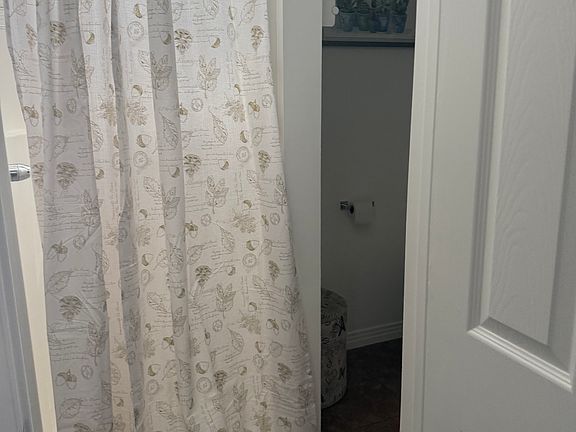 3rd image of 7907 Louise Ave