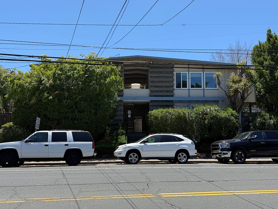 1st image of 1220 Alameda De Las Pulgas APT 3