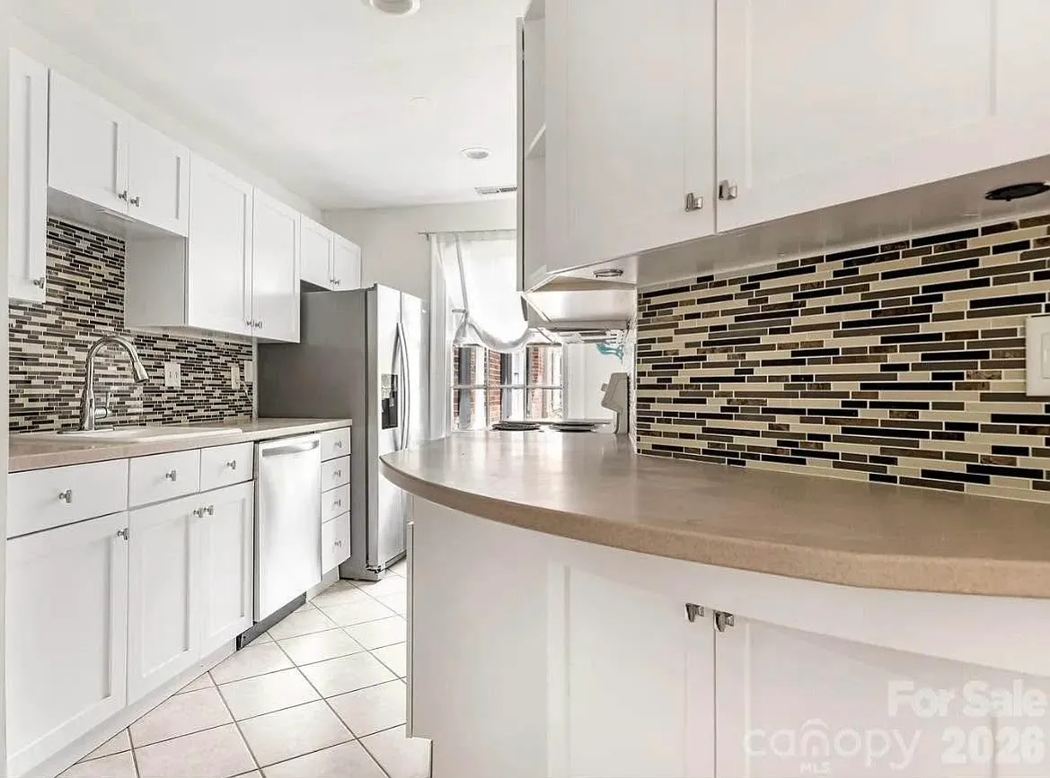 2 bed, 804 sqft, $1,900 — Photo 3