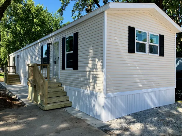 705 E 4th St #48, Rochester, IN 46975