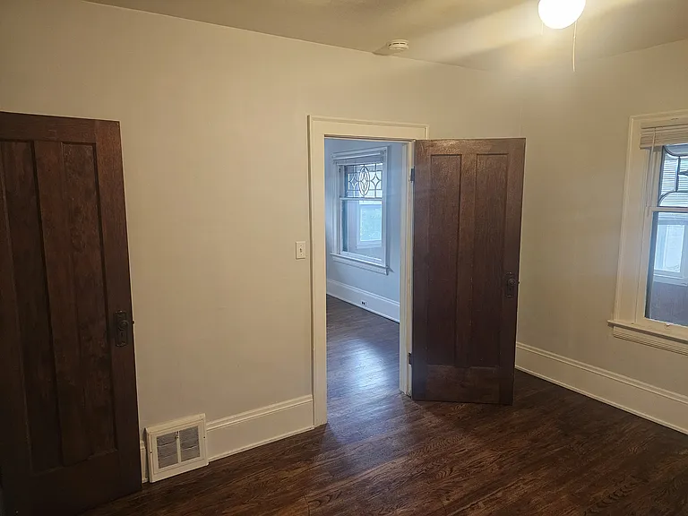 3518 Schiller Ave #UPSTAIRS — Photo 15