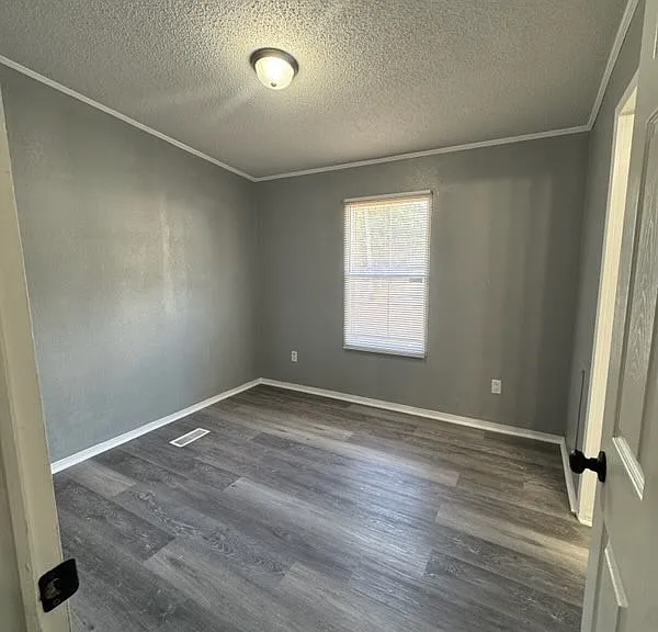 150 Oak St — Photo 4