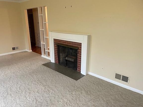 3rd image of 15 Woodlawn Ave