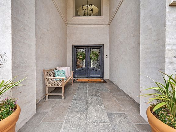2nd image of 6208 Oriole Ct