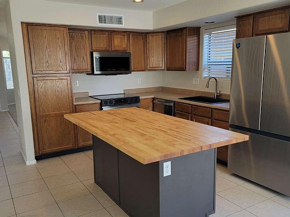 5th image of 8021 S 47TH Lane